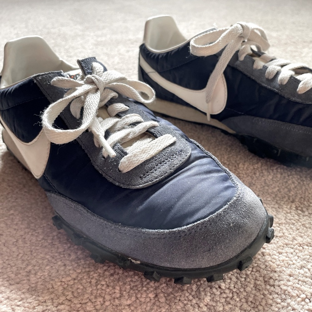 Nike daybreak type shoes 7.5 navy blue